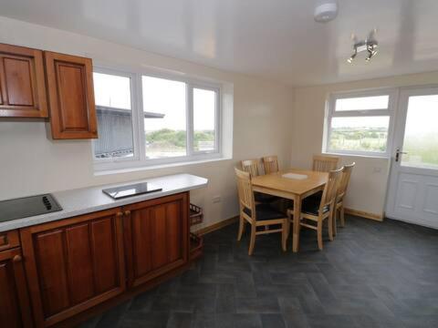 Ty Rhos, Farm Stay, Sleeps 4, Rhoshirwaun 2 Miles From アベルダロン エクステリア 写真